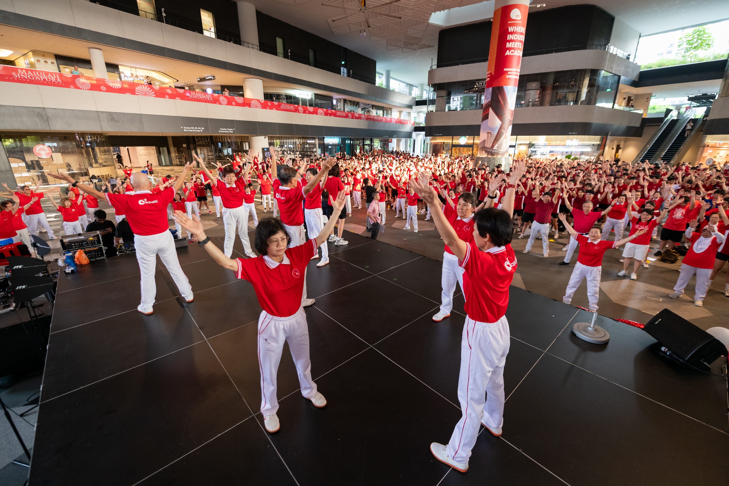 Exercising with Qigong Shi Ba Shi Association Punggol community